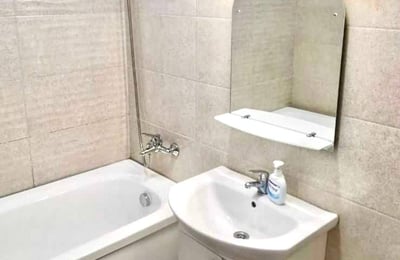 Аренда уютной квартиры-студии с отдельной комнатой и балконом, район Кьяжна, Бухарест, Румыния